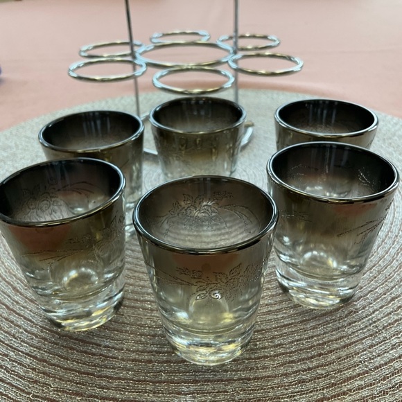 Vintage 1970s Silver/Black Ombré Shot Glasses in Chrome Caddy Mint Condition - Picture 2 of 8